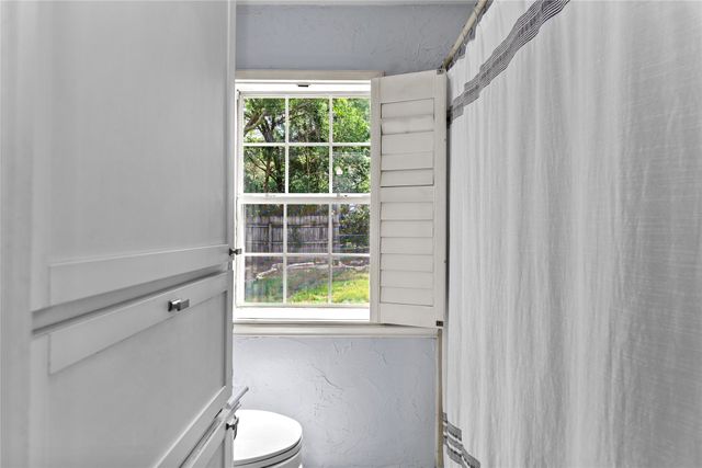 2900 Bedfordshire, Bedford, TX 76021