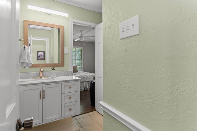 2900 Bedfordshire, Bedford, TX 76021