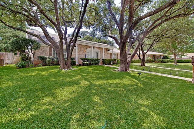 2900 Bedfordshire, Bedford, TX 76021