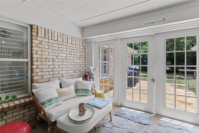2900 Bedfordshire, Bedford, TX 76021