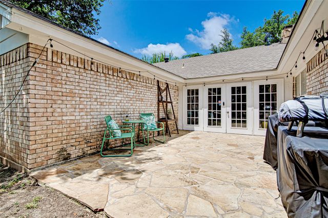 2900 Bedfordshire, Bedford, TX 76021