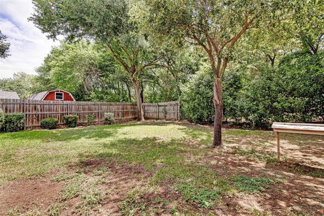 2900 Bedfordshire, Bedford, TX 76021