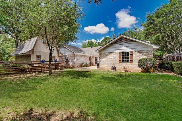 2900 Bedfordshire, Bedford, TX 76021
