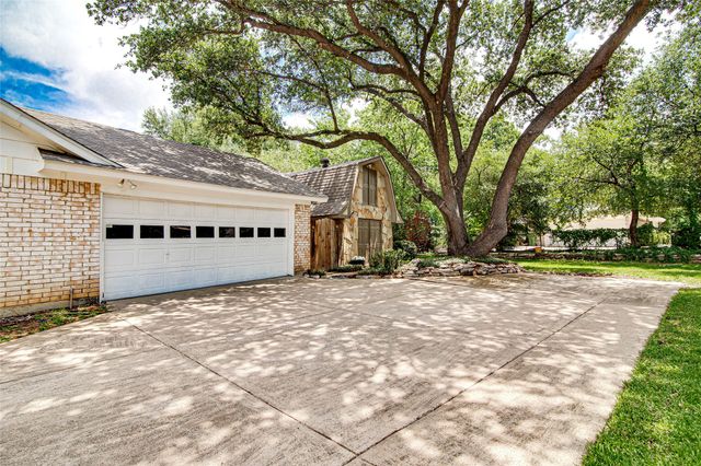 2900 Bedfordshire, Bedford, TX 76021