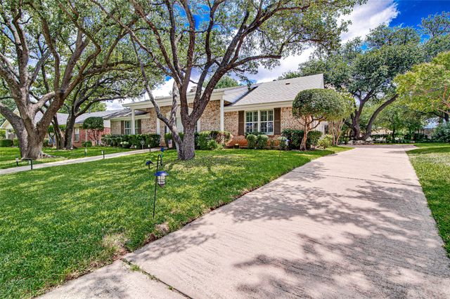 2900 Bedfordshire, Bedford, TX 76021