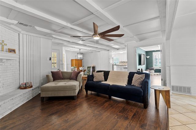 2900 Bedfordshire, Bedford, TX 76021