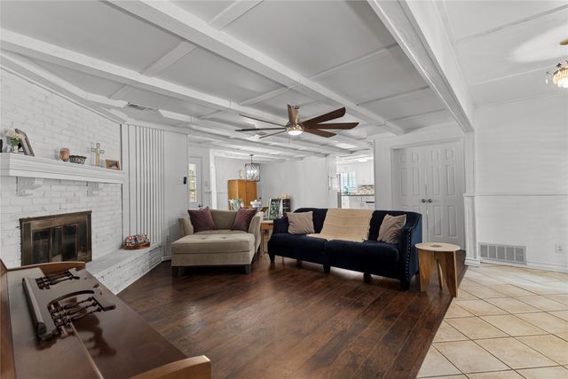 2900 Bedfordshire, Bedford, TX 76021