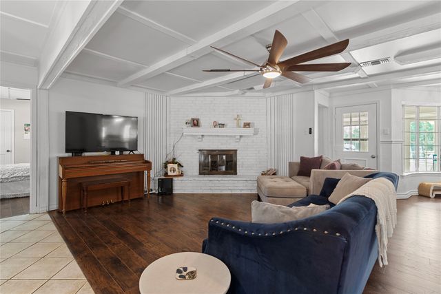 2900 Bedfordshire, Bedford, TX 76021