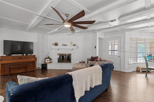 2900 Bedfordshire, Bedford, TX 76021