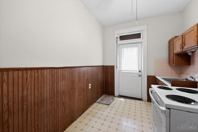 5906 Highland Avenue, Elmwood Place, OH 45216