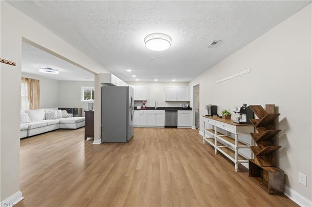 26 Woodhaven RD, Newport News, VA 23608