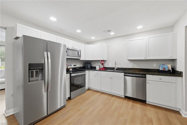 26 Woodhaven RD, Newport News, VA 23608