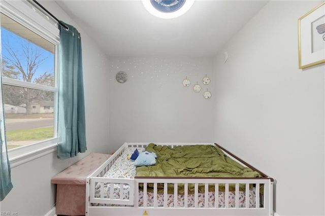 26 Woodhaven RD, Newport News, VA 23608