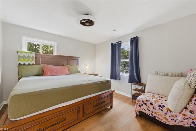 26 Woodhaven RD, Newport News, VA 23608