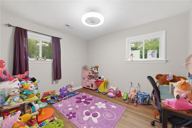 26 Woodhaven RD, Newport News, VA 23608