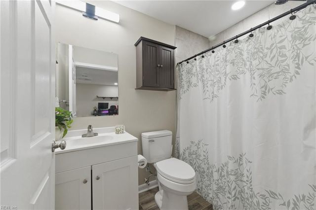 26 Woodhaven RD, Newport News, VA 23608