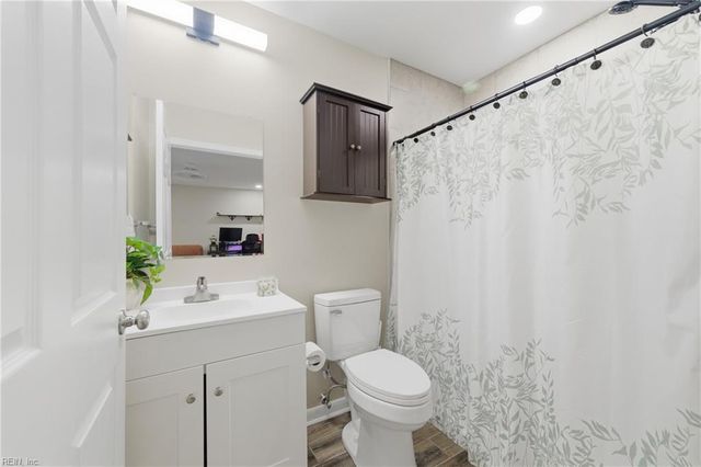 26 Woodhaven RD, Newport News, VA 23608