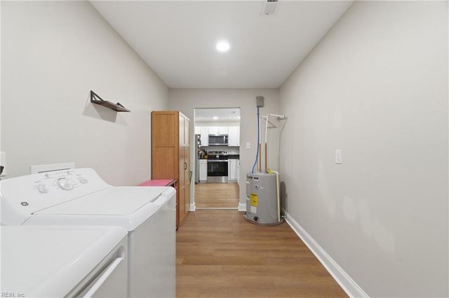 26 Woodhaven RD, Newport News, VA 23608