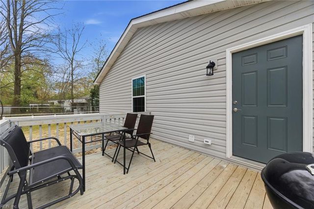 26 Woodhaven RD, Newport News, VA 23608