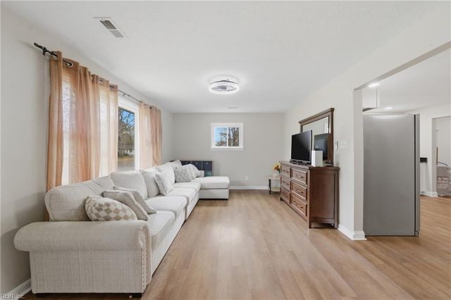 26 Woodhaven RD, Newport News, VA 23608