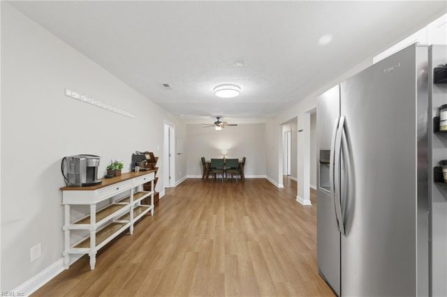 26 Woodhaven RD, Newport News, VA 23608