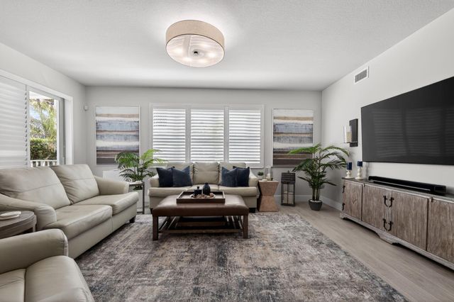 915 Bay Colony Drive S, Juno Beach, FL 33408