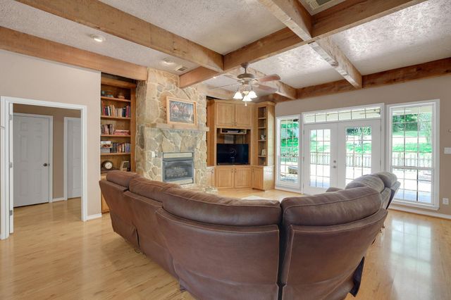 401 Hill Creek Drive, Coldspring, TX 77331