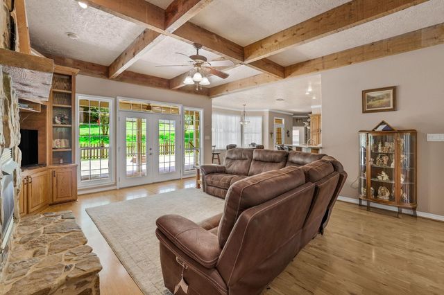 401 Hill Creek Drive, Coldspring, TX 77331