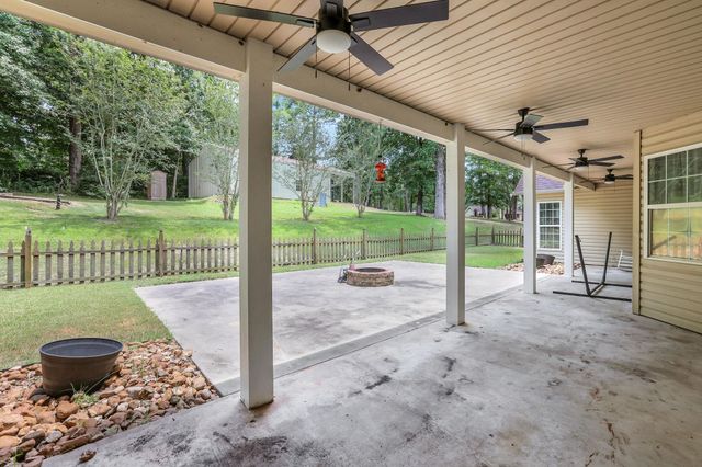 401 Hill Creek Drive, Coldspring, TX 77331