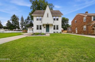 2730 Eastmoreland Drive, Oregon, OH 43616
