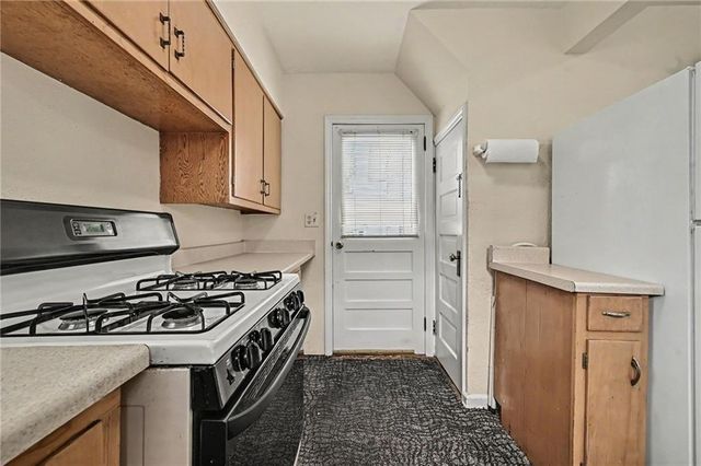 214 E 79th Terrace, Kansas City, MO 64114