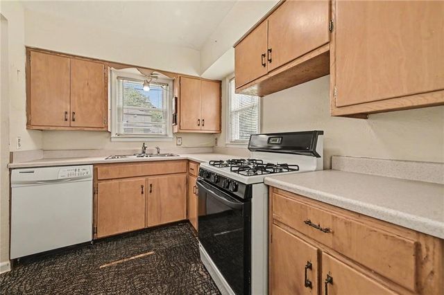 214 E 79th Terrace, Kansas City, MO 64114
