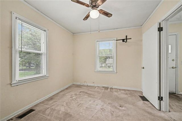 214 E 79th Terrace, Kansas City, MO 64114