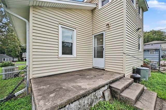 214 E 79th Terrace, Kansas City, MO 64114