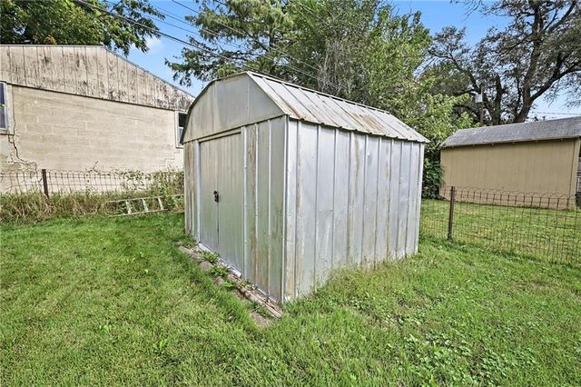 214 E 79th Terrace, Kansas City, MO 64114