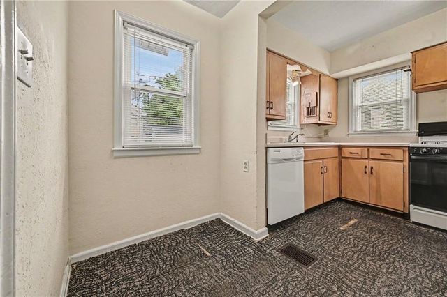 214 E 79th Terrace, Kansas City, MO 64114