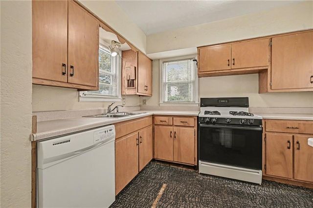 214 E 79th Terrace, Kansas City, MO 64114