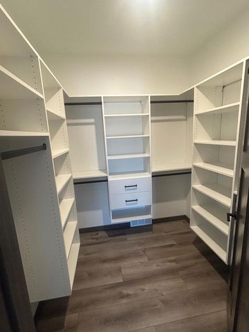 1810 LOST TRAIL, Suamico, WI 54313