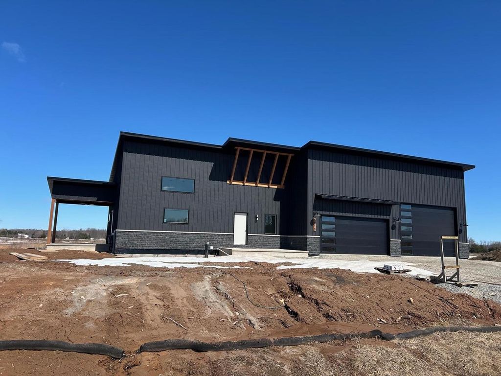 1810 LOST TRAIL, Suamico, WI 54313