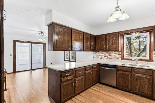 3907 Gresham Circle N, Oakdale, MN 55128