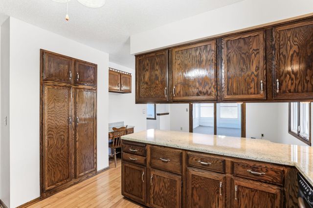 3907 Gresham Circle N, Oakdale, MN 55128