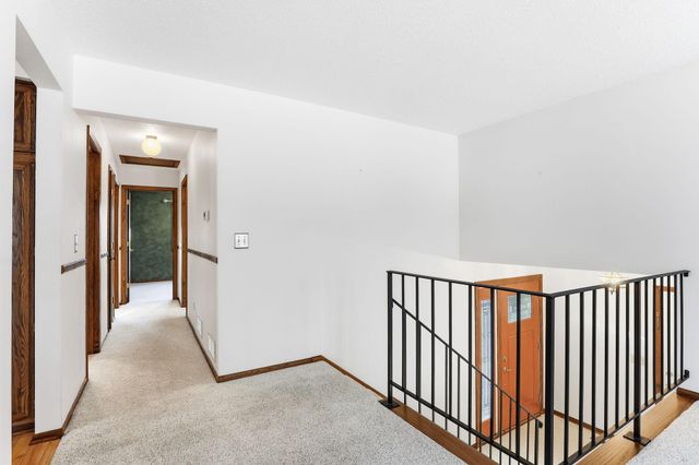 3907 Gresham Circle N, Oakdale, MN 55128