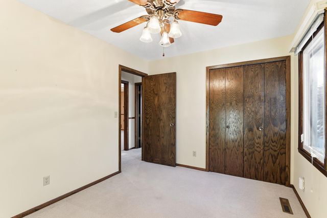 3907 Gresham Circle N, Oakdale, MN 55128