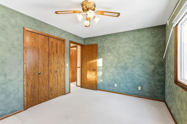 3907 Gresham Circle N, Oakdale, MN 55128