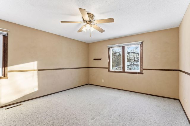 3907 Gresham Circle N, Oakdale, MN 55128