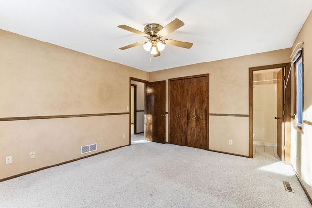 3907 Gresham Circle N, Oakdale, MN 55128