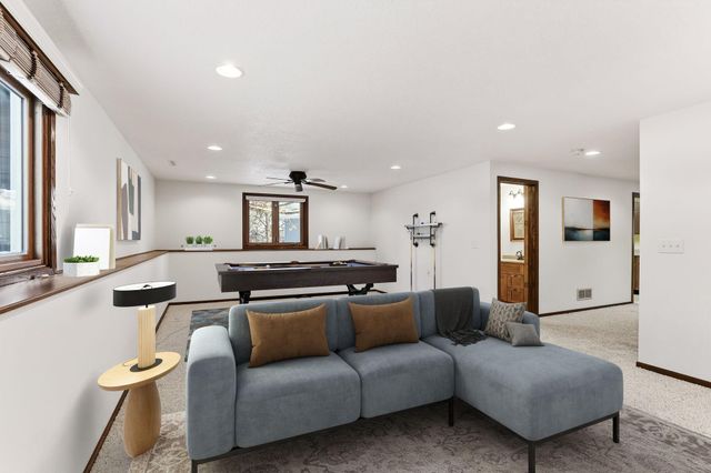 3907 Gresham Circle N, Oakdale, MN 55128