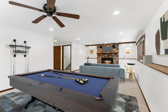 3907 Gresham Circle N, Oakdale, MN 55128