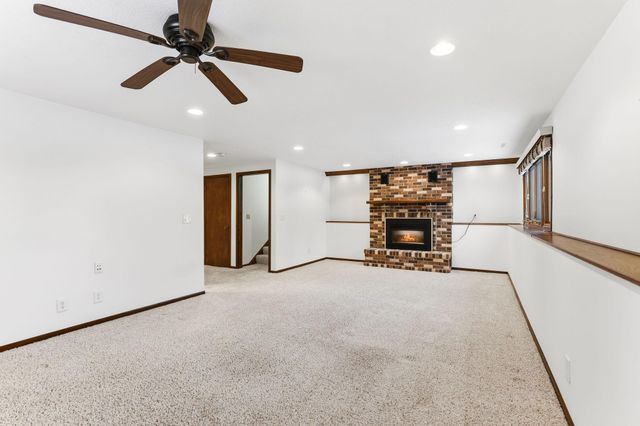 3907 Gresham Circle N, Oakdale, MN 55128