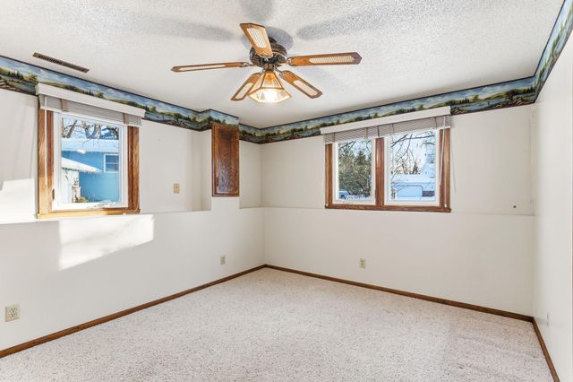 3907 Gresham Circle N, Oakdale, MN 55128